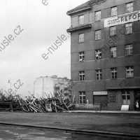 Dům 856 v ulici 5. května, sídlo stavebního družstva Reforma, květen 1945 (foto archiv Dagmar Nové)